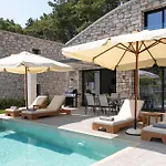 Rokas Luxury