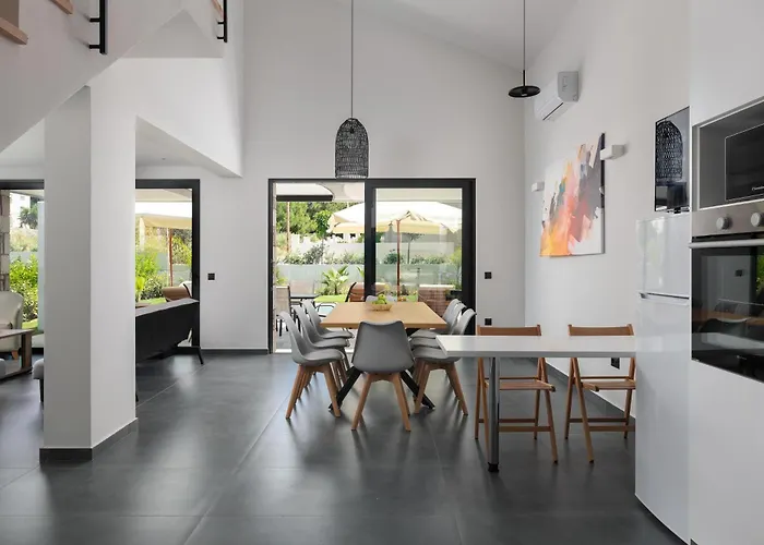 Rokas Luxury Asgourou